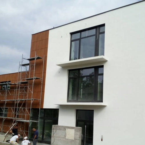 Postavljanje stiropora i fasade na stambenom objektu u Banja Vrućici, prema idejnom rješenju